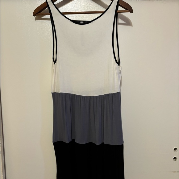 Kensie Color block 3-Tiered Dress, Medium - Picture 2 of 3